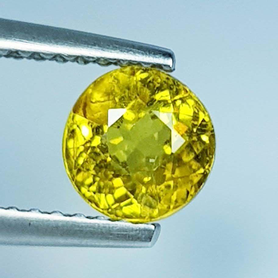 Natural Mali Garnet Round Cut - 1.33 ct: No Reserve! Title: Natural Mali Garnet Round Cut - 1.33 ct Color/Clarity: SI Carat Weight: 1.33 Size/Dimensions: 6.00 x 6.00 x 4.60 Additional Information: Round - Mali Shipping: Domestic: Flat-rate