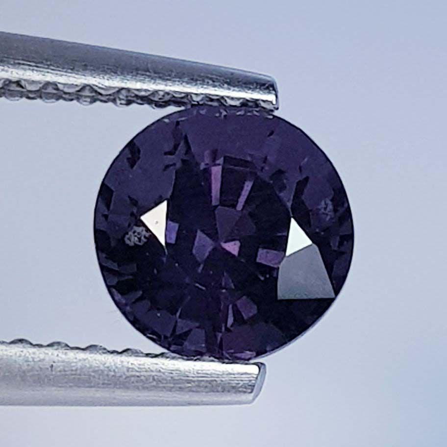 Natural Spinel Round Cut 1.21 ct: No Reserve! Title: Natural Spinel Round Cut 1.21 ct Color/Clarity: VVS Carat Weight: 1.21 Size/Dimensions: 6.10 x 6.10 x 4.70 Additional Information: Round - Burma Shipping: Domestic: Flat-rate of $7