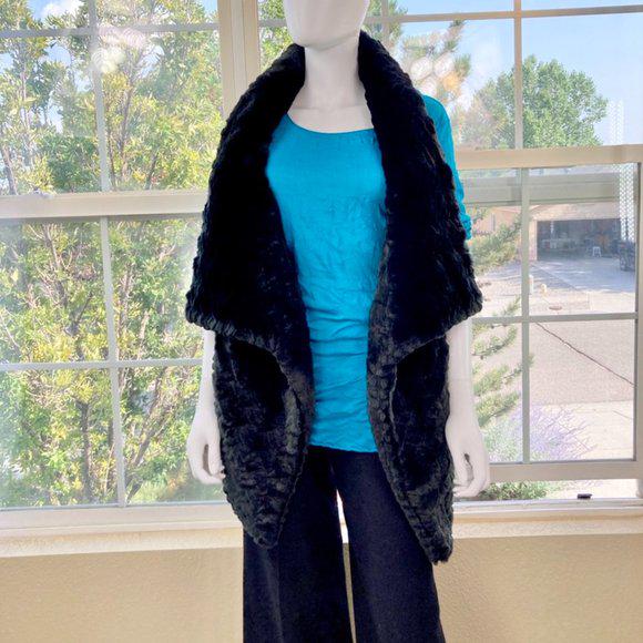 DKNY Faux Fur Black Open Vest: Pre-owned DKNYC Black faux fur long open vest One size Looks like has never been worn Material tags are not available Bust 44" Total length 35" Heavy vest. Reserve: $10.00 Shipping: Domes