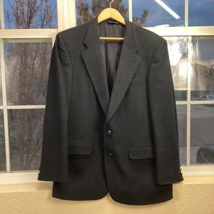 Vintage Burberry Mens Black Sport Coat: Pre-owned Burberrys black sport coat/ suit jacket Chest size 44" Waist size 42" Shoulders 40" Sleeve 26" Total length 33" Padded shoulders There is some rubbing on the hardware/buttons Exterior of