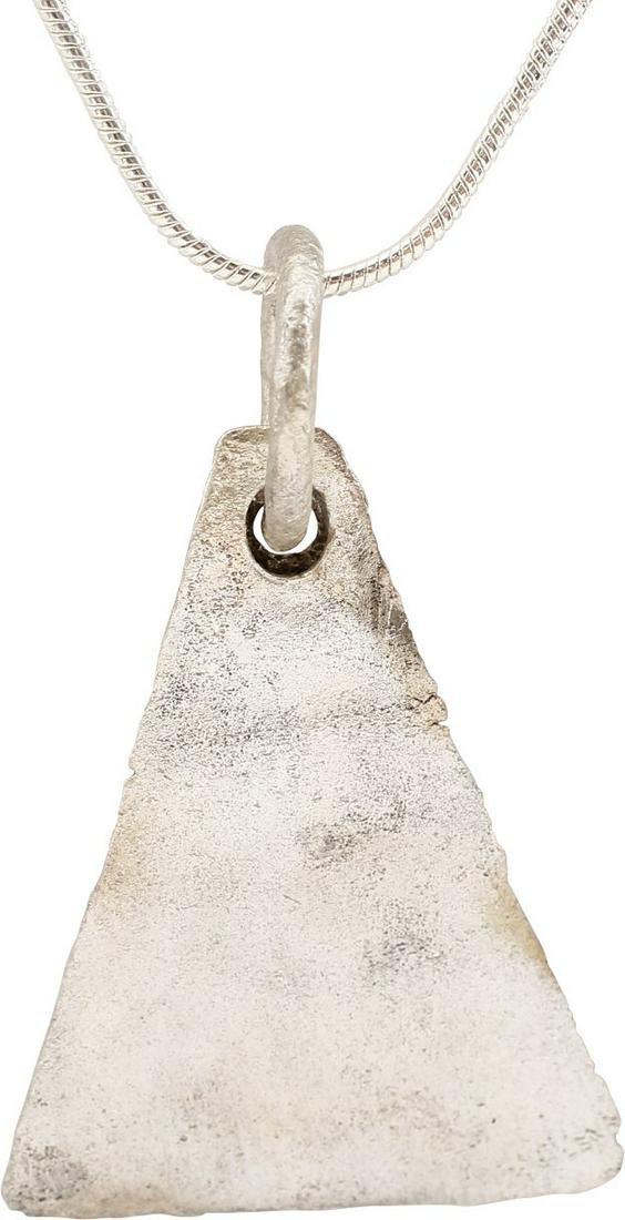 RARE VIKING WARRIOR’S NAVAGATION PENDANT: As expert navigators, Vikings relied on astronomy and had intimate knowledge of the heavenly bodies, their movements, and relationships to each other. Many such as the sun and moon were worshiped as d
