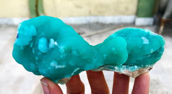 Natural & Unheated~ Blue Aragonite Var Azurite Mineral Specimen: Title: Natural & Unheated~ Blue Aragonite Var Azurite Mineral SpecimenColor: BlueGemstone Type: Mineral SpecimenCarat Weight: 1003.30 CtsSize/Dimensions: 131x58x25 mm Reserve: $200.00 