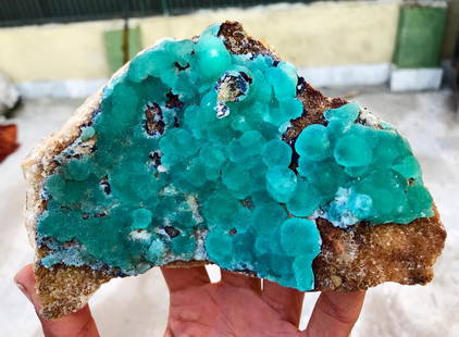 Natural & Unheated~ Blue Aragonite Var Azurite Mineral Specimen: Title: Natural & Unheated~ Blue Aragonite Var Azurite Mineral SpecimenColor: BlueGemstone Type: Mineral SpecimenCarat Weight: 663 GramSize/Dimensions: 152x92x48 mm Reserve: $350.00 