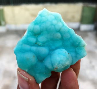 Natural & Unheated~ Blue Aragonite Mineral Specimen: Title: Natural & Unheated~ Blue Aragonite Mineral SpecimenColor: BlueGemstone Type: Mineral SpecimenCarat Weight: 160.60 CtsSize/Dimensions: 53x53x16 mm Reserve: $100.00 Shipping:Domestic: