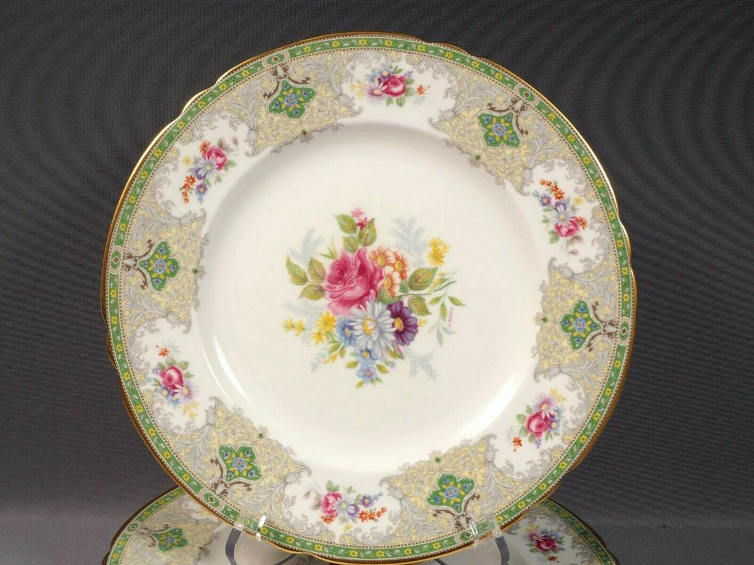 Shelley Georgian Green Dinner Plate 13360 Gold Trim Signed H.Parode England: This is a beautiful and timeless Dinner Plate, made by Shelley England in the famous Georgian Pattern. The plate is in rare and really hard to find pattern 13360 . The plate is signed by H. Parode, wh