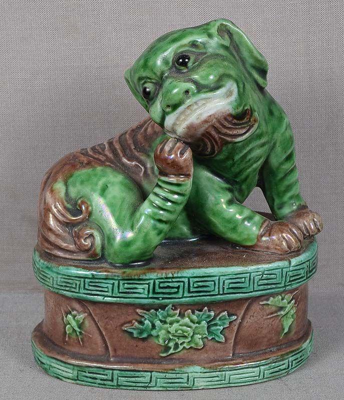 19c Chinese porcelain sculpture MYTHICAL BEAST scratching (1 of 6)