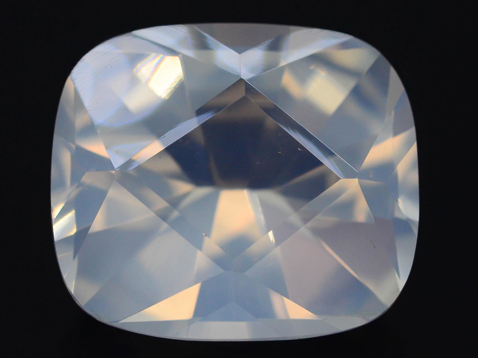 15.25 Carat Beautiful Natural Moonstone Gemstone: Title: 15.25 Carat Beautiful Natural Moonstone Gemstone Carat Weights: 15.25 Carat Size/Dimensions: 17x15x10 mm Origin: Pakistan Treatment: Natural Reserve: $55.00 Shipping: Domestic: Flat-rate of $1