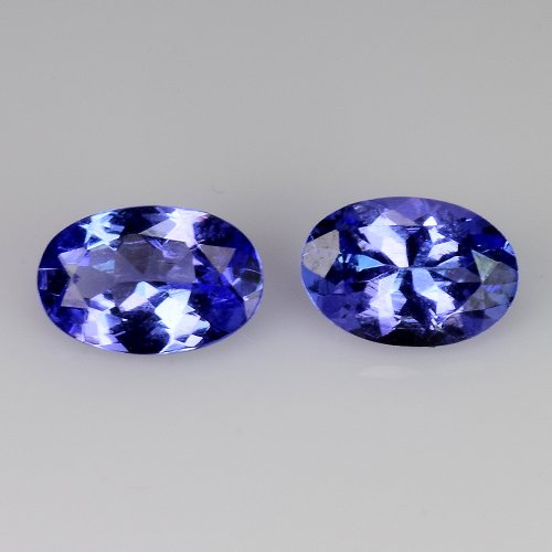 0.98 CTS 2 PCS NATURAL TANZANITE OVAL SHAPE GOOD LUSTER LOOSE GEMSTONES: Title: 0.98 CTS 2 PCS NATURAL TANZANITE OVAL SHAPE GOOD LUSTER LOOSE GEMSTONES Carat Weights: 0.98 Size/Dimensions: 6 x 4 MM Additional Info: CLARITY VVS Reserve: $15.00 Shipping: Domestic: Flat