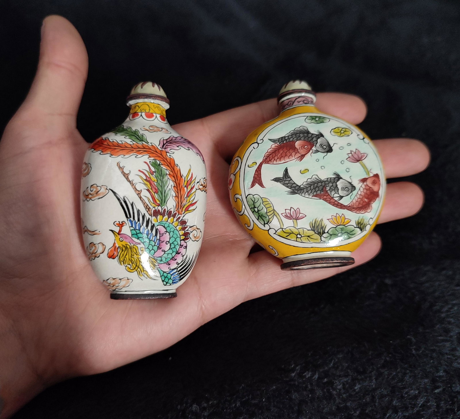 ANTIQUE CHINESE ENAMELLED SNUFF BOTTLES: Title: ANTIQUE CHINESE ENAMELLED SNUFF BOTTLES Dimensions: Ca.20th C AD or earlier /Qing Dynasty Style. ;From a private London Estate ;Size:8cm -3,15 in;weight:115gr Description: All items are shipped