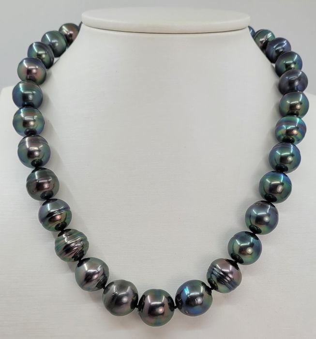 12x15mm Rare Large Rainbow Peacock Tahitian Pearls - 14 kt. White gold - Necklace: Title: 12x15mm Rare Large Rainbow Peacock Tahitian Pearls - 14 kt. White gold - Necklace Description: A luxury pearl necklace, made with drop shaped Tahitian pearls, and completed with a solid invisib