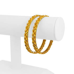 Pair of 22k Yellow Gold 31.9g Solid Diamond Cut Twisted Bangle: Condition: Excellent Condition, Professionally Cleaned and Polished Metal: 22k Gold (Marked, and Professionally Tested) Weight: 31.9g (Combined for both bangles) Length: 8 Inches Inner