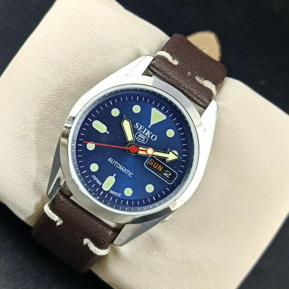 Vintage Seiko 5: Title: Vintage Seiko 5 Materials: Leather Dimensions: 36 MM Reserve: $35.00 Shipping: Domestic: Flat-rate of $20.00 to anywhere within the contiguous U.S. International: Foreign shipping rates are d