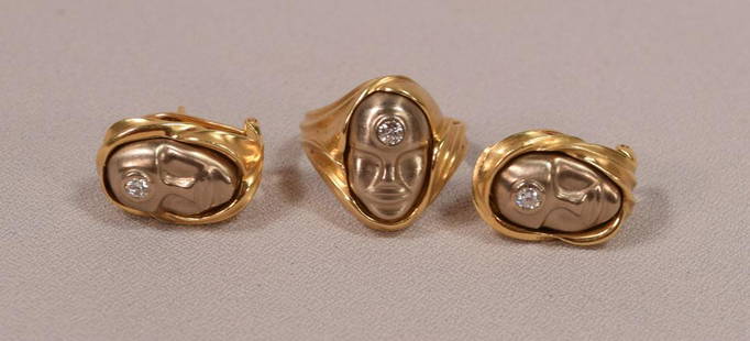 Beautiful Vintage 18k Gold Diamonds Portrait Head Ring and Matching Earrings: Beautiful vintage 18k Gold Diamonds Portrait Head Ring and Matching Earrings 23.2 grams. The diamonds are very white bright and fiery I color VS 2 clarity. The ring and earrings have perfectly