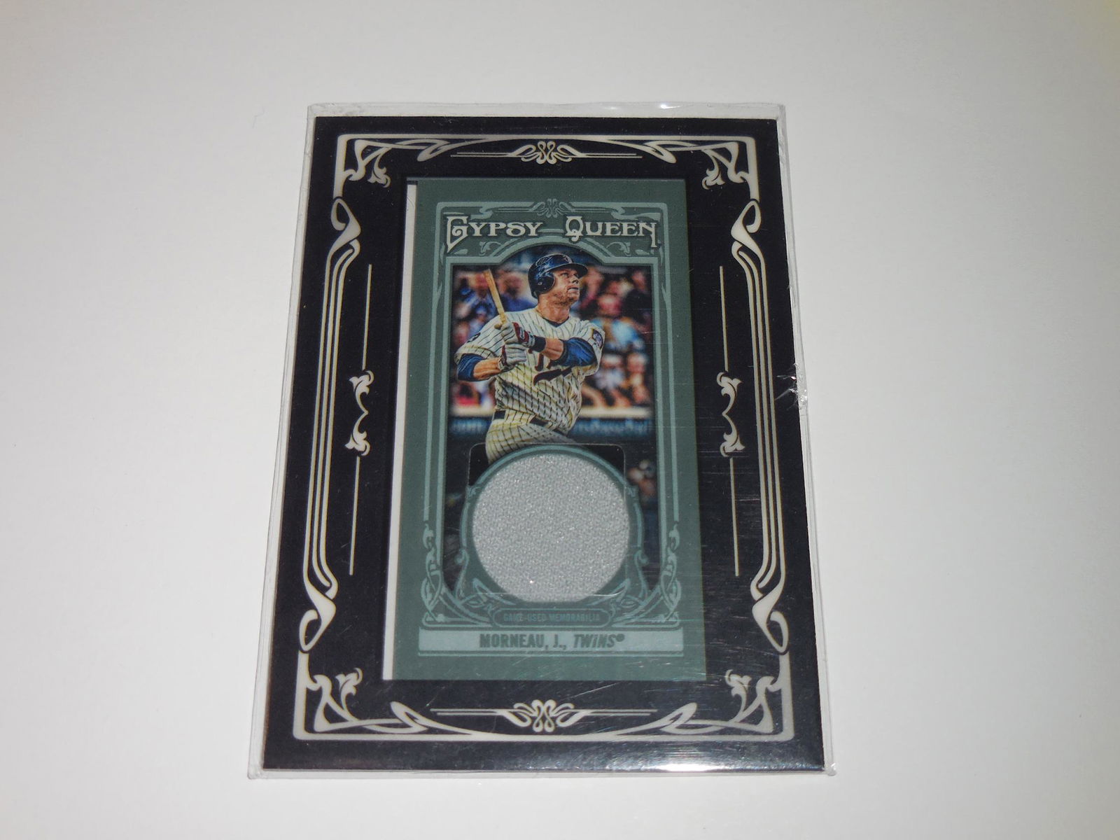 13 TOPPS GQ JUSTIN MORNEAU JERSEY CARD (1 of 2)