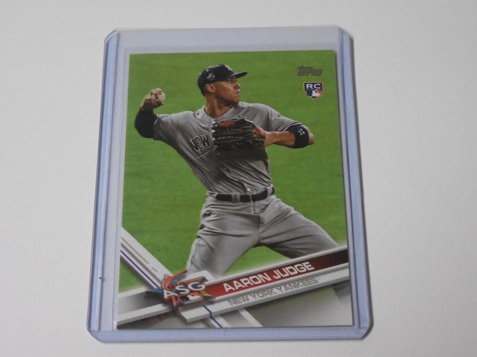 2017 TOPPS UPDATE AARON JUDGE ROOKIE CARD (1 of 2)