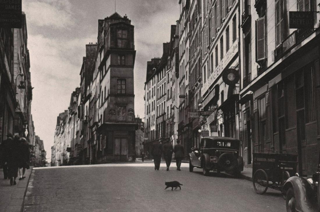 KERTESZ - A Black Cat, Porte Saint Denis, 1928 (1 of 1)