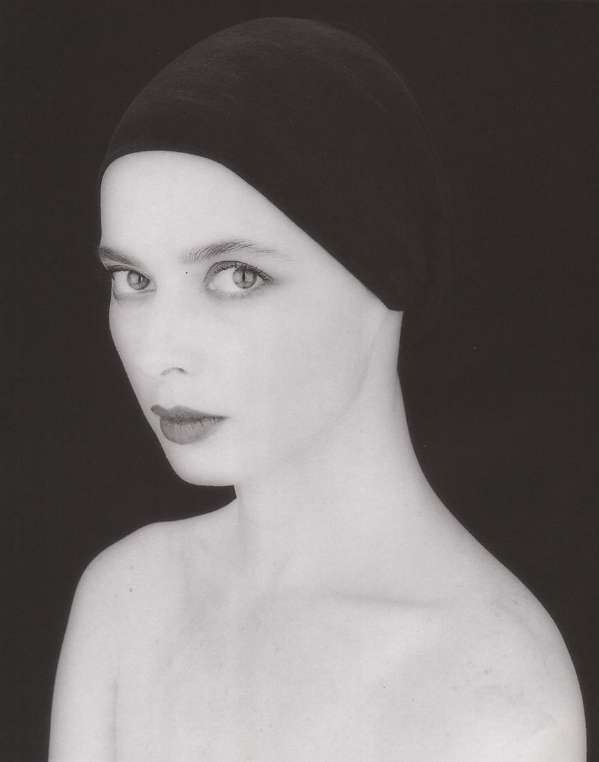 MAPPLETHORPE - Isabella Rossellini, 1988: Artist: MAPPLETHORPE Print Title: Isabella Rossellini, 1988 Medium: Duotone Photoengraving Printed 1980’s in the US Image size (inches) approx. 10.5 x 8.5” Robert Mapplethorpe was an Ameri