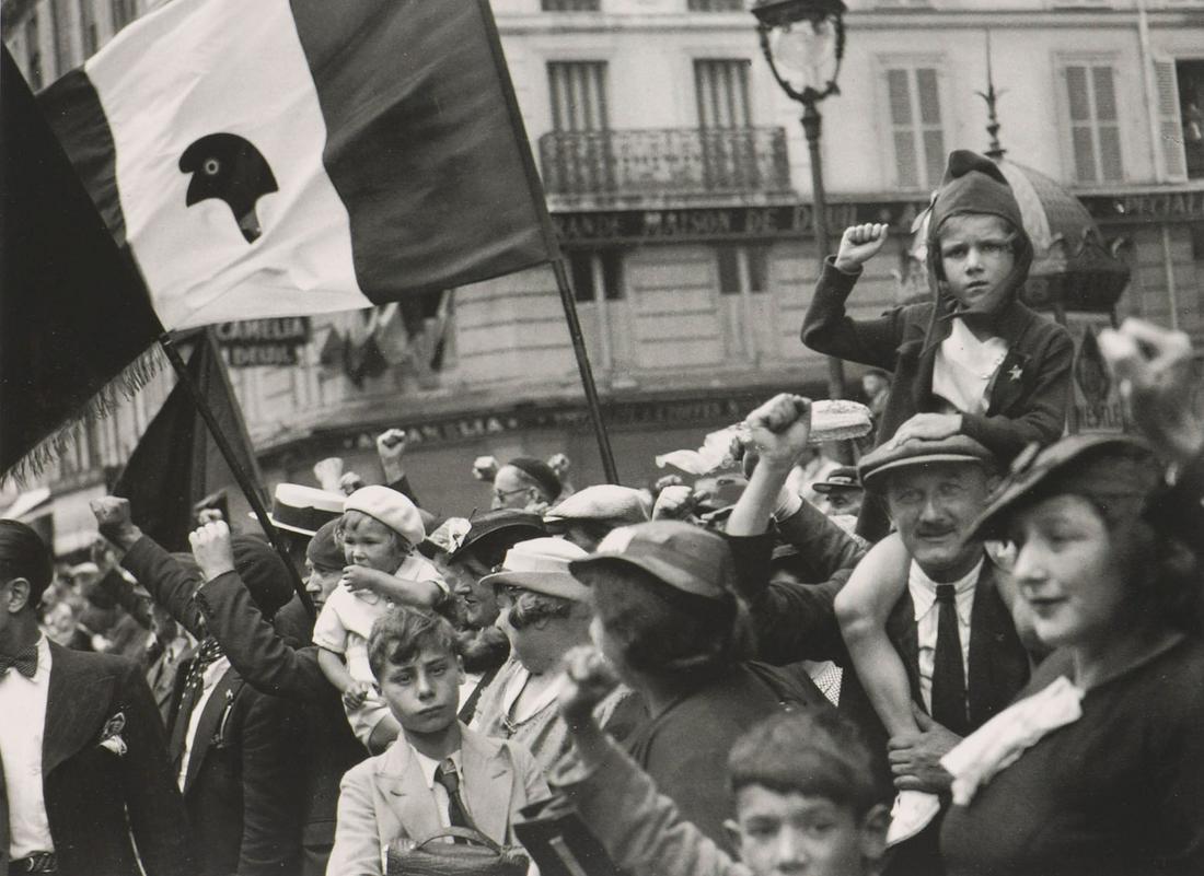 WILLY RONIS - 14 Juillet, Rue de Faubourg Sant-Antoine, Paris, 1936 (1 of 1)