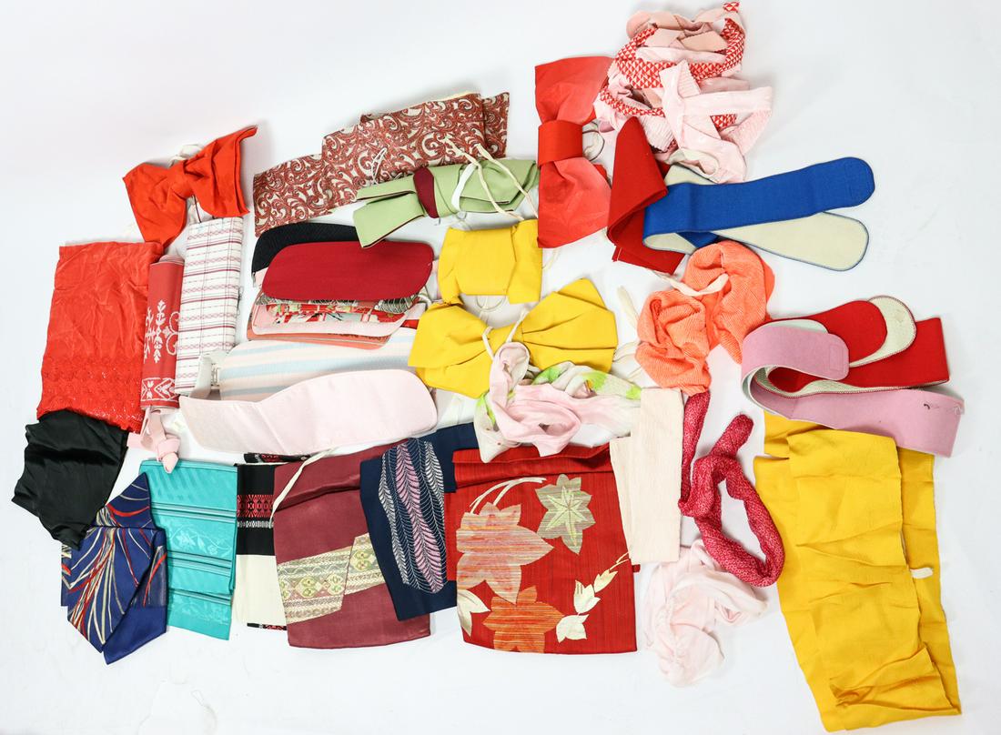 COLLECTION OF JAPANESE KIMONO ACESSORIES (1 of 6)