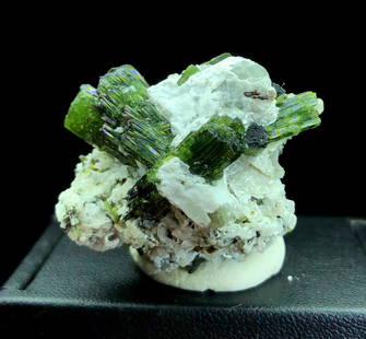 Green Tourmaline Bunch Tourmaline Crystal Tourmaline: Green Tourmaline Bunch, Tourmaline Crystal, Tourmaline Specimen, Natural Tourmaline, Tourmaline From Afghanistan - Description. Weight: 24 gram Dimension: 37*35*28 mm Origin: Afghanistan Treatment: