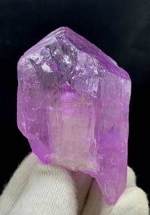 Kunzite Crystal Natural Terminations And Undamaged Natural: Kunzite Crystal ~ Natural Terminations And Undamaged Natural Bi Color Kunzite Crystal From Afghanistan ~ Weight : 132 Gram Size :~ 71*42*28 mm Treatment : Natural Origin : Afghanistan Economy