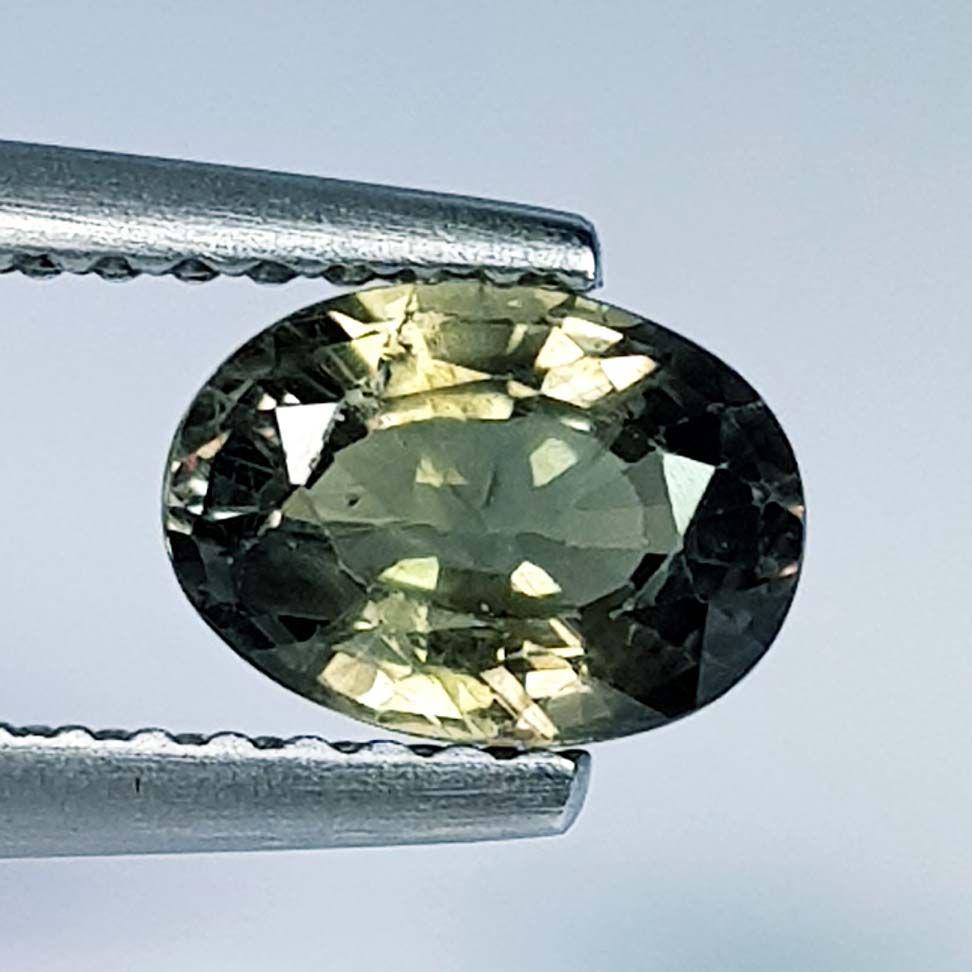 1.17 ct Natural Green Sapphire: No Reserve! Title: 1.17 ct Natural Green Sapphire Color/Clarity: Loosegemstone Gemstones: VS Carat Weights: 1.17 Size/Dimensions: 7.00 x 5.10 x 3.50 Additional Information: Oval - Burma Shipping: Do