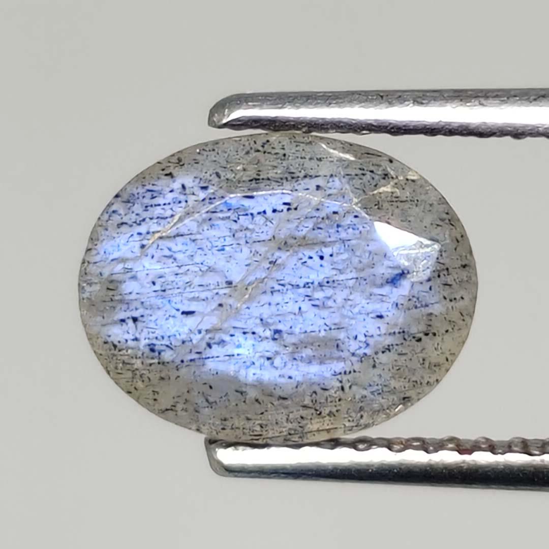 1.68 ct Natural Faceted Labradorite: No Reserve! Title: 1.68 ct Natural Faceted Labradorite Additional Information: Gemstones: Labradorite Carat Weights: 1.68 ct Size/Dimensions: 9 X 7 mm Origin : Labrador Materials Techniques: Labradori