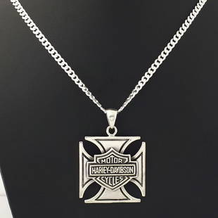 925 Sterling Silver - Necklace & Pendant Set: Necklace & Pendant Set Gender : Men/Women Material : 925 Sterling Silver Total Weight : 39 gr Necklace Lenght :65 cm Width :3,7 mm Pendant Lenght :4,5 cm Width:3,5 cm Condition : NEW / Unused 