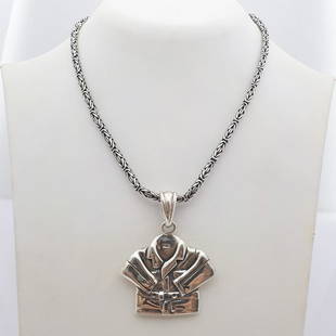 925 Sterling Silver - Necklace & Pendant Set: Necklace & Pendant Set Gender : Men/Women Material : 925 Sterling Silver Total Weight : 45,75 gr Necklace Lenght :60 cm Width :2,75 mm Pendant Lenght :4,5 cm Width:3,5 cm Condition : NEW /