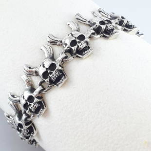 925 Sterling Silver - Bracelet: Bracelet Gender : Men Material : 925 Sterling Silver TotaL Weight :39,77 gr Lenght :20,5 cm Condition : New / Unused Item no:A296 -- SHIPMENT -- Items will be shipped with Gift Box Our