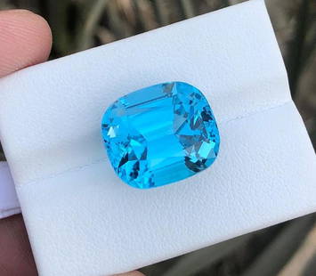 19 Carats Natural Swiss Blue Topaz Cushion Cut: Title: 19 Carats Natural Swiss Blue Topaz Cushion Cut Gemstones: Topaz Carat Weights: 19 Carats Size/Dimensions: 15x13x10 MM Additional Information: NATURAL Reserve: $200.00 Shipping:Domestic: