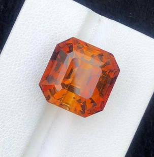 24 Carats Beautiful Topaz Assher Cut ~ 15x15x12 MM: Title: 24 Carats Beautiful Topaz Assher Cut ~ 15x15x12 MM Gemstones: Topaz Carat Weights: 24 Carats Size/Dimensions: 15x15x12 MM Additional Information: Heated Reserve: $160.00 Shipping:Domestic: