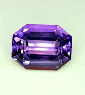 Amethyst Loose Gemstones from Afghanistan 16.80 Carats: Natural Amethyst Loose Gemstones from Afghanistan. Weight : 16.80 carats Sizes : 18*14*11 mm Origin : Afghanistan Treatment : Natural DHL Express Shipping R36-73 Reserve: $105.00 