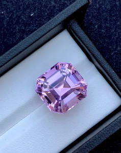 Asscher Cut Pink Kunzite - 14.25 Carats - 14X14X10 mm