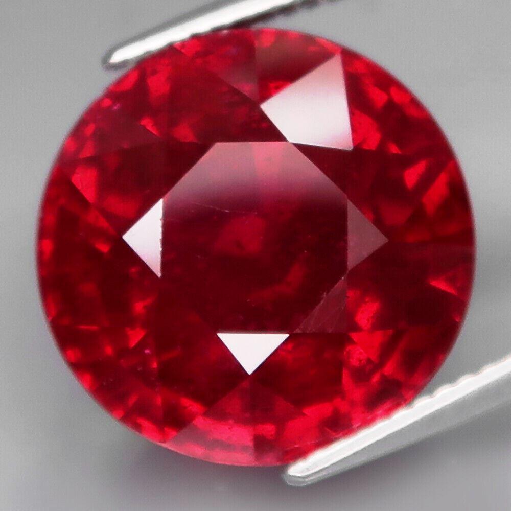 1,42 cts Natural Round Blood Red Ruby (1 of 3)