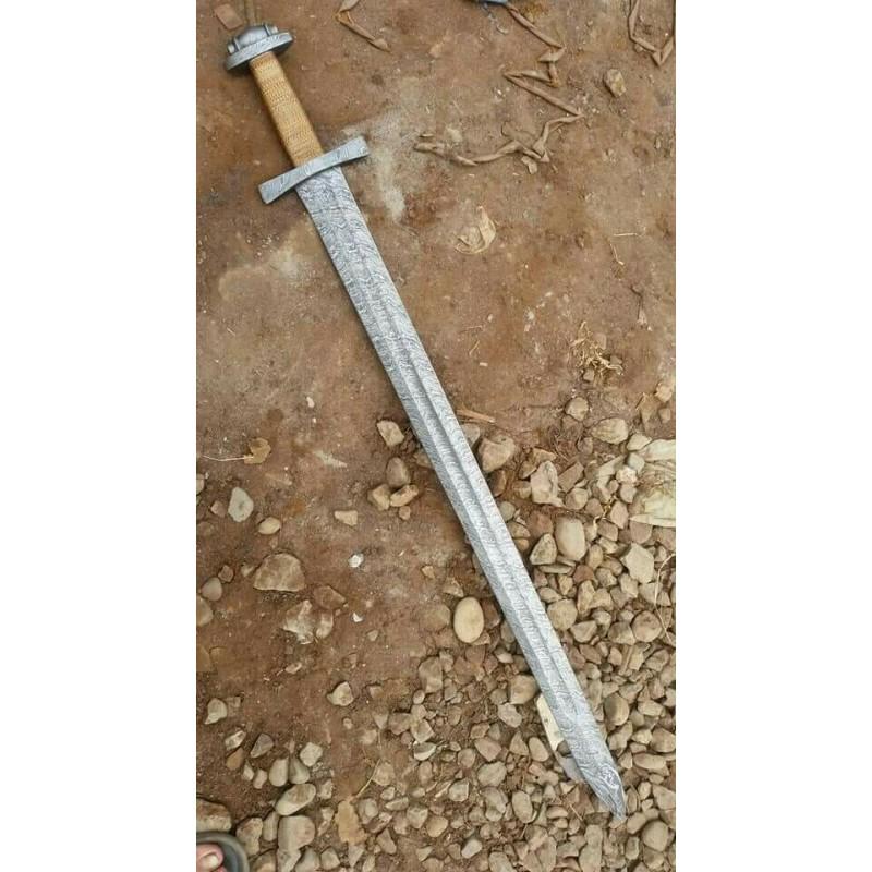 Handmade damascus steel sword full tang (1 of 4)