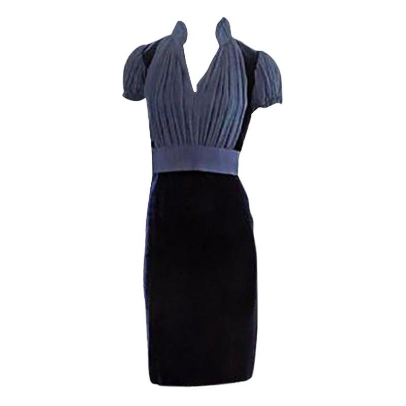 ALEXANDER McQueen DARK BLUE VELVET DRESS with BOW 38 - XS: Alexander McQueen Original red Alexander McQueen velvet dress. Back zipper Size: 38 on the label - US 2 (XS) Semi-new, in excellent condition. PLEASE VISIT OUR STORE FOR MORE GREAT ITEMS Details Desig