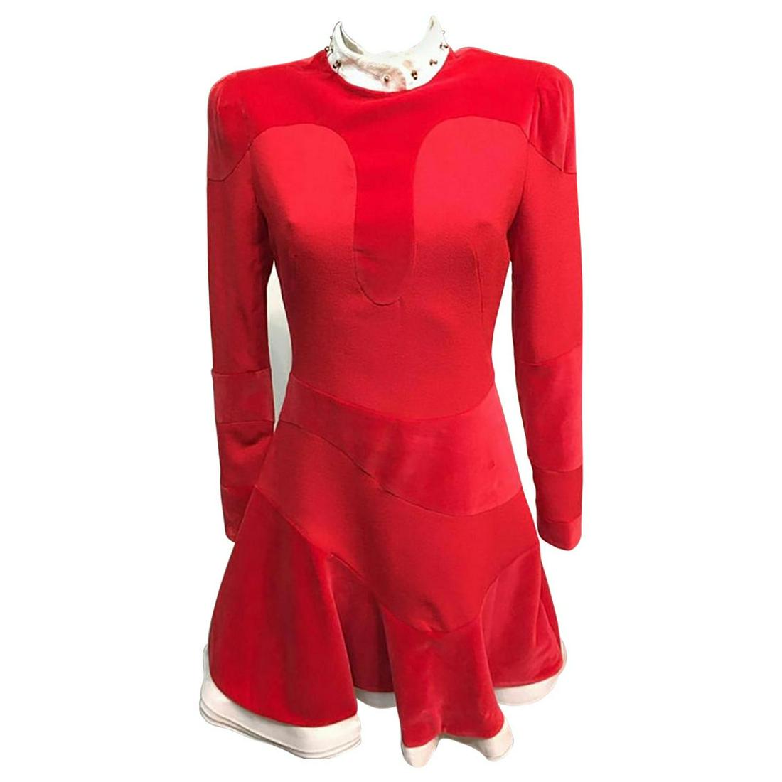 NEW ALEXANDER McQueen RED SHORT DRESS w/ WHITE COLLAR and TRIM size 40 - 4: Alexander McQueen Size 40 - 4 Brand new, with tags! PLEASE VISIT OUR STORE FOR MORE GREAT ITEMS Details Designer Alexander McQueen Brand Alexander McQueen Place of Origin Italy Period 2010- Condition