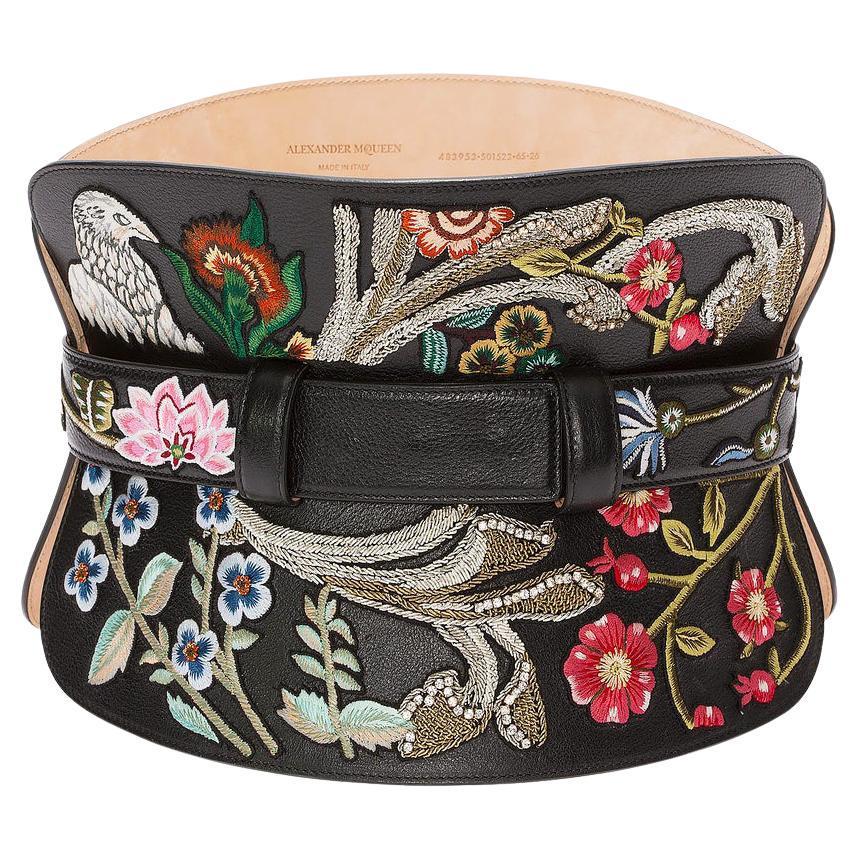 ALEXANDER MCQUEEN BLACK CORSET LEATHER BELT with FLORAL EMBROIDERY 40 - S: ALEXANDER MCQUEEN Black Leather Belt with Floral Embroidery Size EU 40 - S/M Content: 100% leather Made in Italy Pre-owned. Great condition! PLEASE VISIT OUR STORE FOR MORE GREAT ITEMS Details Designe