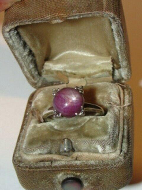 14 kt White Gold and Cabochon Star Ruby Ring (1 of 5)