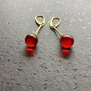 Outstanding Vintage Amber Earrings: Title: Outstanding Vintage Amber EarringsMetal Purity: 925 Silver-Gold PlatedGemstone: AmberWeight: 5.5 gSize: Size: 36.0 x 13.5 x 13.5 mm Size: 1.417 x 0.531 x 0.531 inches Made of: Whole