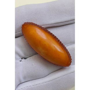 100% natural Baltic amber brooch vintage: Weight: 7.26 gram (0.25 oz) Size: 10x20x50 mm Stone: 100% natural Baltic amber Treatment: no Condition: as on the photo Baltic amber: floats in salt water and smells as pine tree if you warm it, UV te