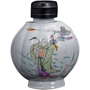 Chinese Republic Tea Caddy Hua Cha Gong Si Mark: Title: Chinese Republic Tea Caddy Hua Cha Gong Si MarkSize: 5” (12.7 cm) x 3 ¾” (9.5 cm) x 6” (15.20 cm) tall.Description: A porcelain Chinese tea caddy that is decorated with an immortal on