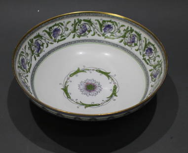 Royal Doulton Bowl c.1920: Royal Doulton Bowl c.1920 Early 20th century. Measures 22 x 22 x 8 cm. Good condition; no chips, cracks or repairs, little surface scratches only. Full factory mark to the underside. 