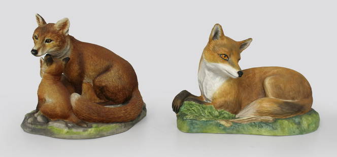 Pair of English Hand Painted Ceramic Fox Sculptures: Pair of English Hand Painted Ceramic Fox Sculptures. Very good condition; no chips, cracks or repairs Reserve: $52.00 Shipping:Domestic: Flat-rate of $66.00 to anywhere within the contiguous