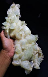 Dogtooth Calcite Collection Piece - 2912 Grams: Title: Dogtooth Calcite Collection Piece - 2912 GramsGemstones: MineralCarat Weights: 2912 GramsSize/Dimensions: 370X150X100 mm Reserve: $200.00 Shipping:Domestic: Flat-rate of $100.00 to anywhere