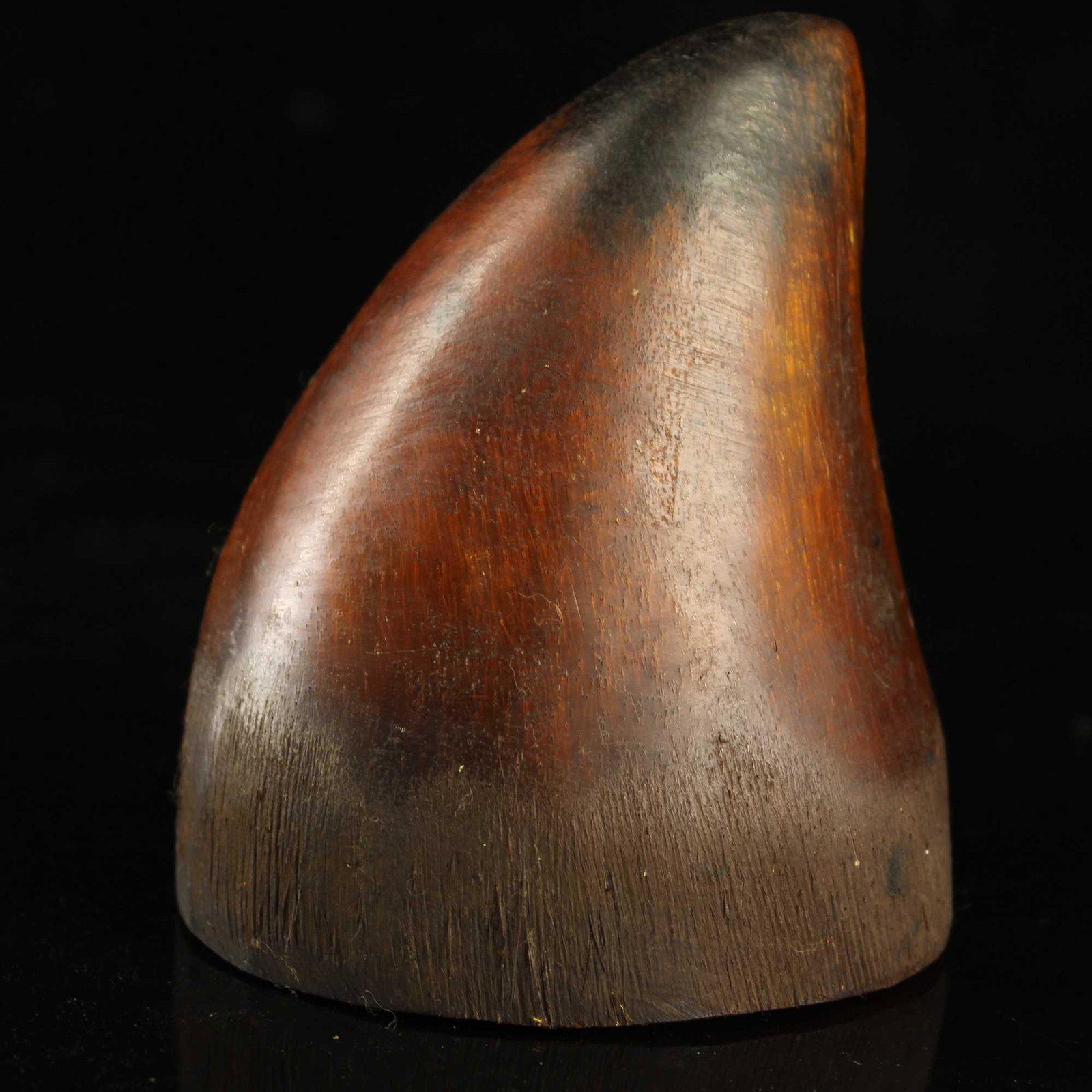 Vintage Ox Horn Statue: Title: Vintage Ox Horn Statue Date Period: N/A Origin: N/A Materials: Horn Dimensions: 120 x 100 (mm) 4.72 x 3.94(inches) Weight: 1.32 lbs/597g Additional Information: N/A Reserve: $80.00 Shipping: Do