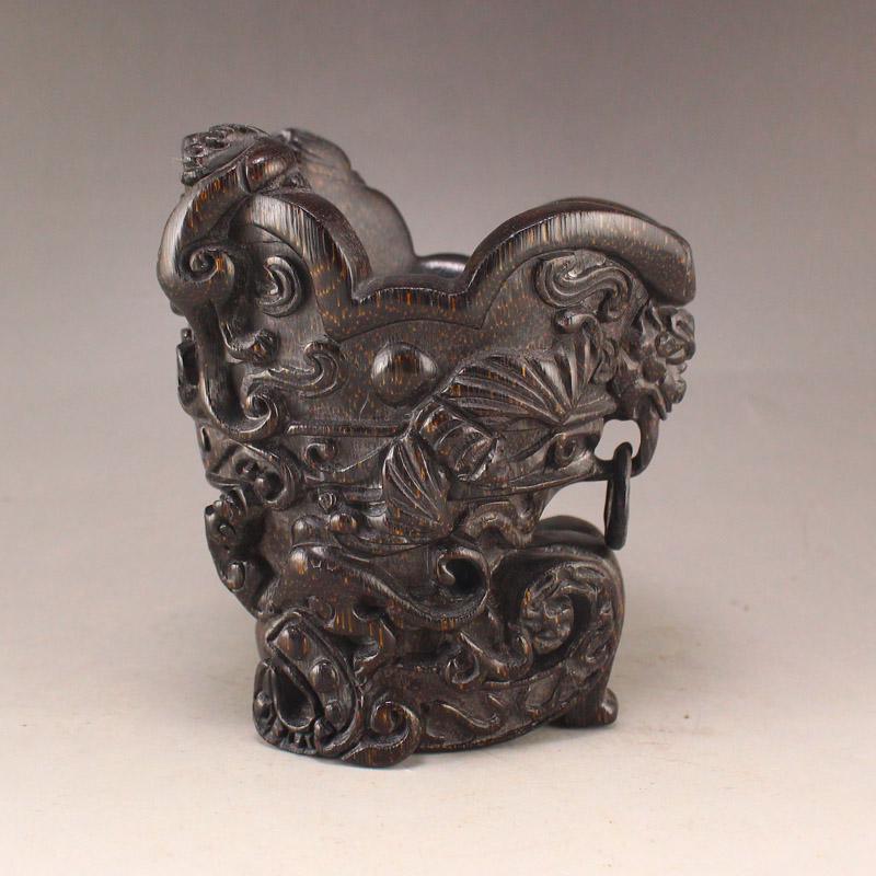 Vintage Ox Horn Carved Chi Dragon Wine Cup: Title: Vintage Ox Horn Carved Chi Dragon Wine Cup Date Period: After 1860 Origin: Chinese Materials: Ox Horn Dimensions: 116 x 100 x 80(mm)4.57 x 3.94 x 3.15(inches) Weight: 0.95 lbs/432 g Additional 