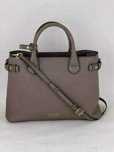 Burberry Bag Tote Banner House Check Leather Canvas Medium Hand Shoulder BagB470: SKU B470 0122 Pre-Owned 100% Authentic Burberry Banner Medium House Check Tote RATING: B/C... Good, shows sign of regular use, item shows visible wear MATERIAL: leather, canvas STRAP: adjustable,