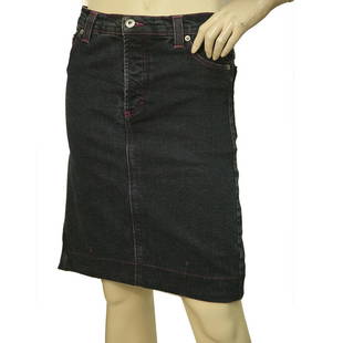 Dolce & Gabbana D&G Blue Denim Knee Length Skirt Jeans Sz 44 / 30: Dolce & Gabbana D&G Blue Denim Knee Length Skirt Jeans Sz 44 / 30 Rock and fun Dolce and Gabbana blue denim skirt that features pink stitching and knee length. Pair it with a simple top and heels or
